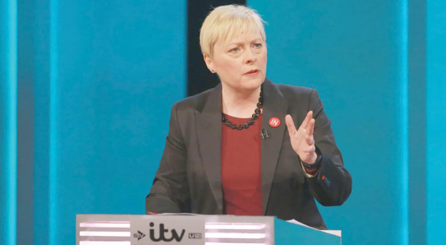 أنجيلا إيغل ستنافس كوربن على الزعامة يوم الاثنين (أ.ف.ب)