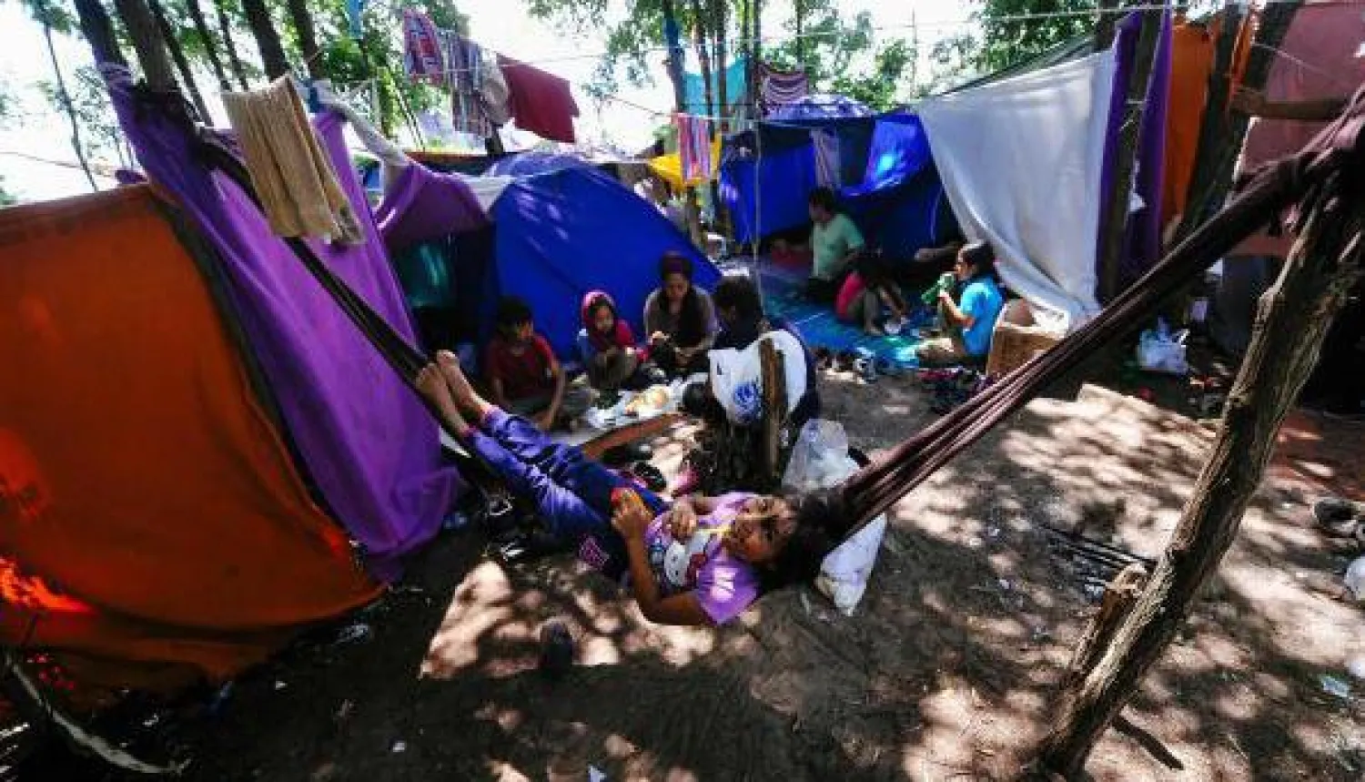 مهاجرون عالقون على الحدود الصربية - المجرية في ظروف مزرية