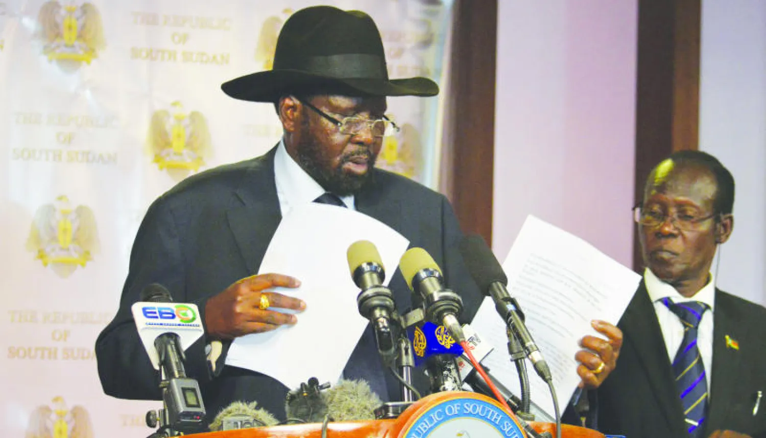 رئيس جنوب السودان سلفا كير خلال مؤتمر صحافي عقده في جوبا أمس إثر تجدد المواجهات (رويترز)