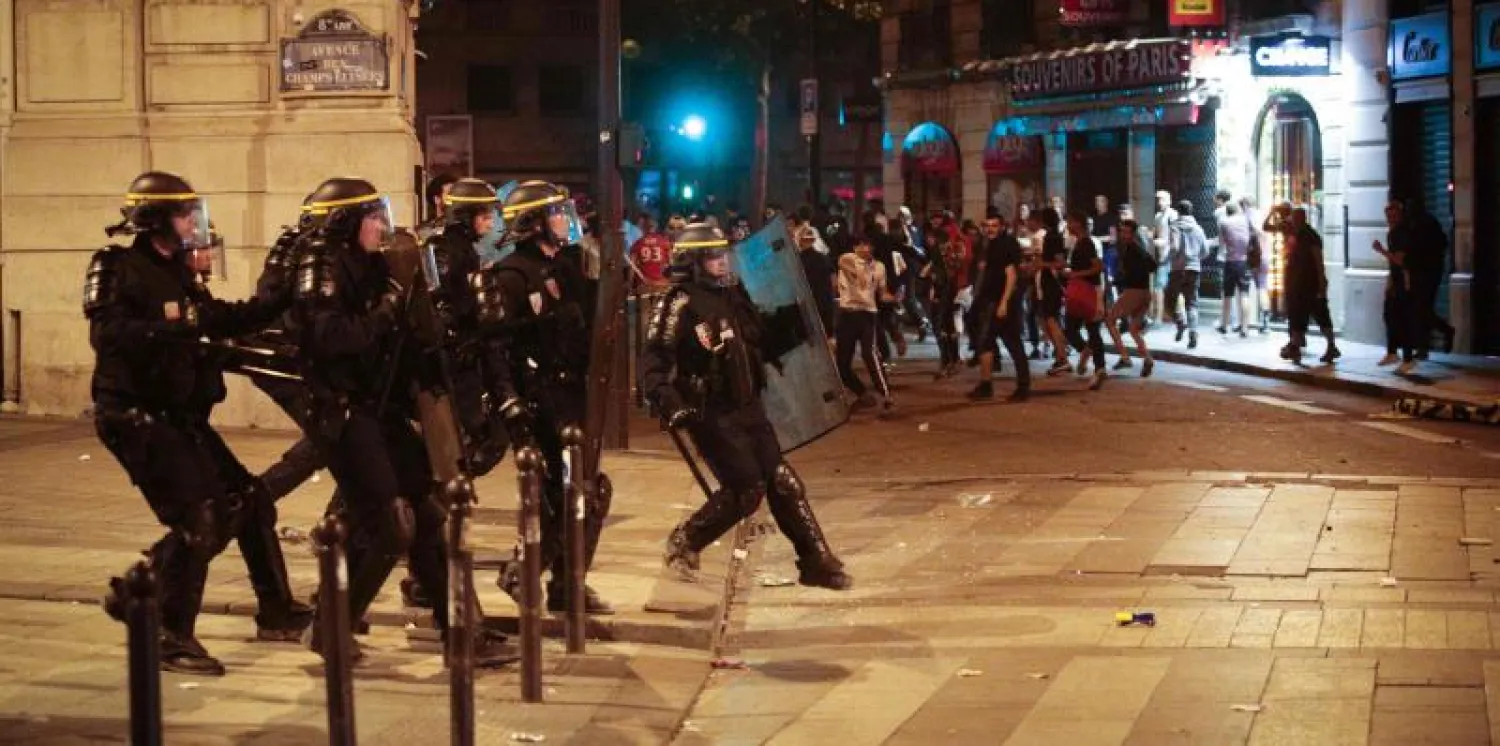 اعتقال 40 مشجع كرة قدم في باريس إثر أعمال شغب