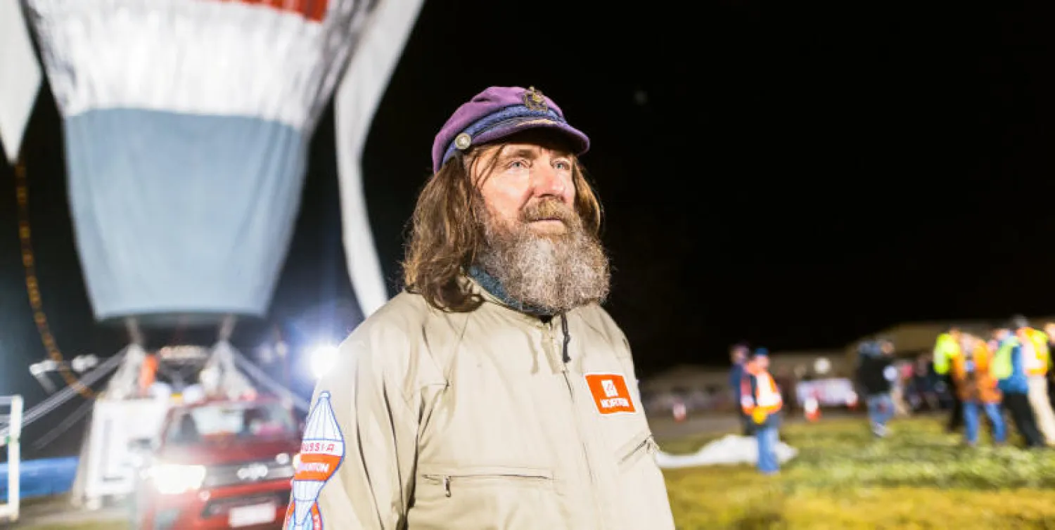 مغامر روسي يبدأ رحلة حول الأرض في منطاد سعيًا لتسجيل زمن قياسي