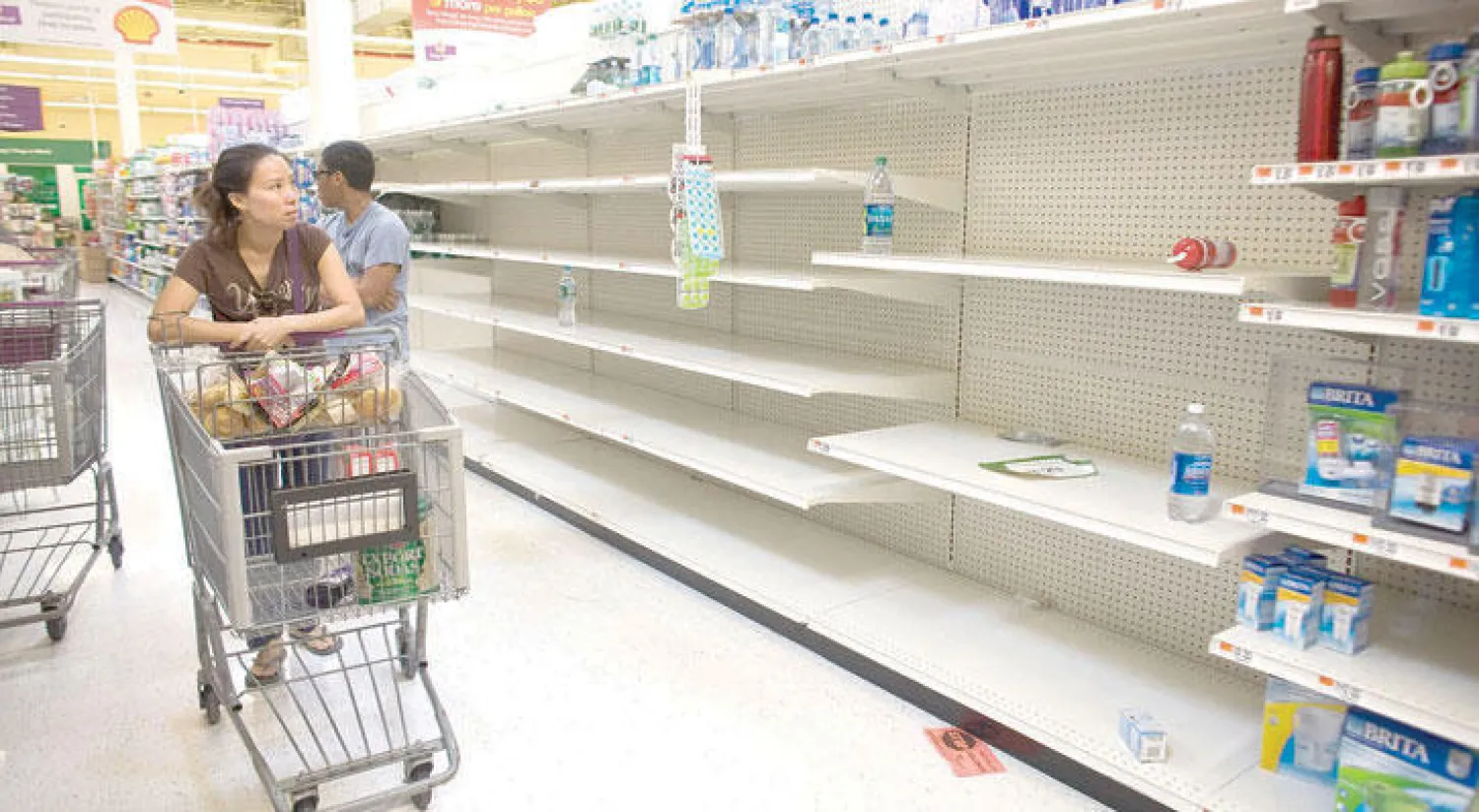 اختفاء حوالى 80 % من المواد الأولية بشكل شبه تام من الأسواق الفنزويلية