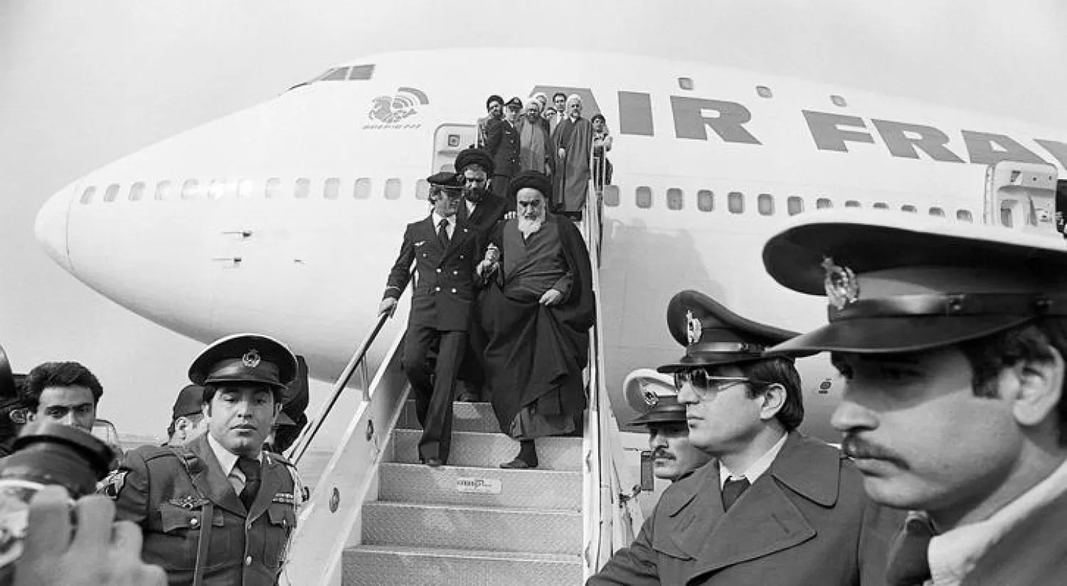 لحظة وصول الخميني إلى إلى طهران عام 1979