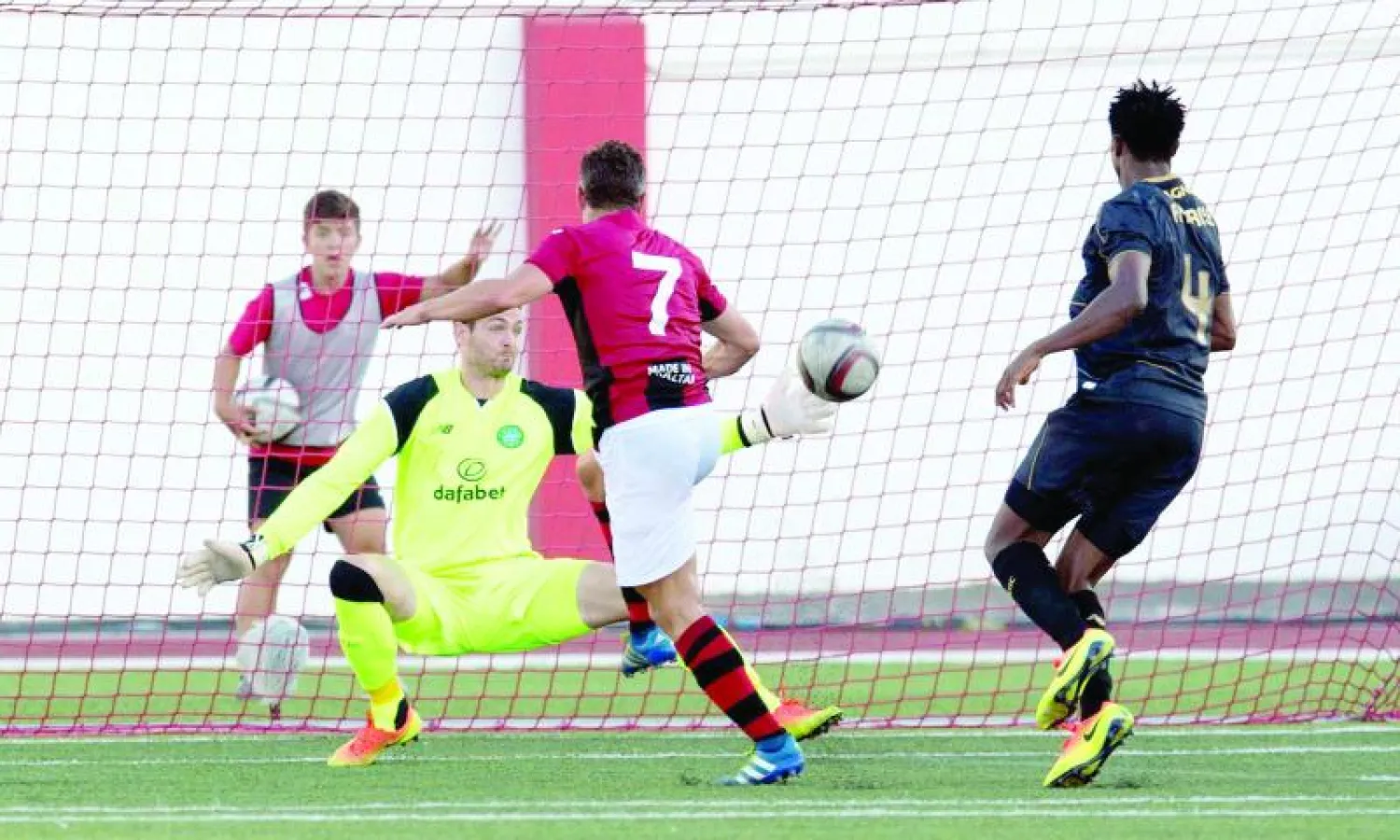 لي كاسيارو (رقم 7) يسجل لفريق ريد أمبس في مرمى سلتيك («الشرق الأوسط»)