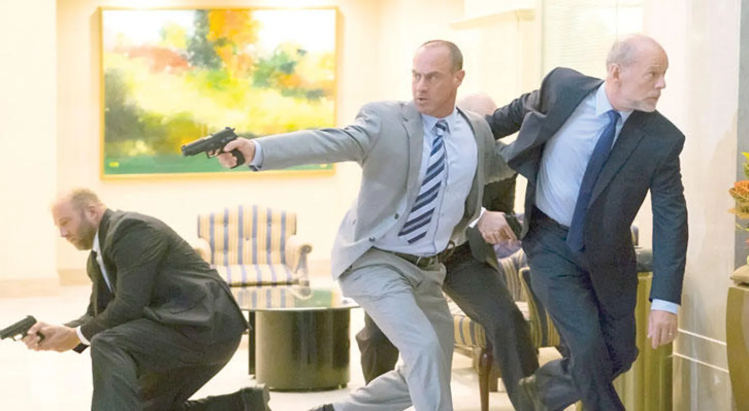 «نهابون» البطولة للبيض فقط