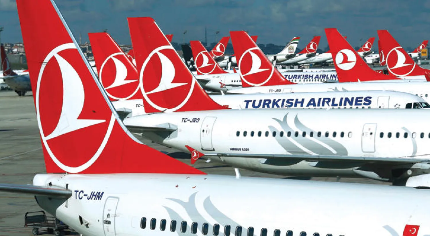 طائرات تابعة للخطوط الجوية التركية في مطار أتاتورك الدولي في اسطنبول (رويترز)
