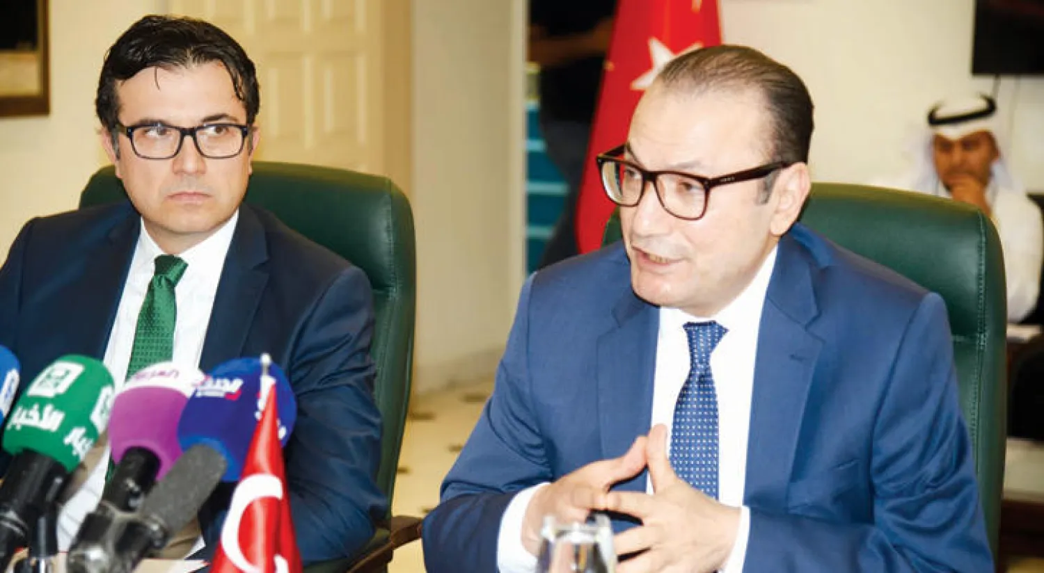 صالح مطلوشن الممثل التركي الدائم لدى منظمة التعاون الإسلامي في مؤتمر صحافي أمس في جدة ({الشرق الأوسط})