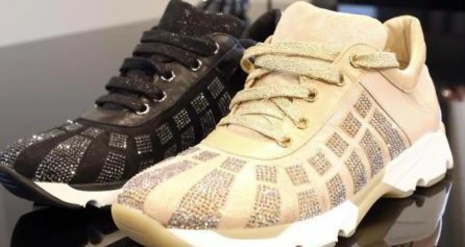 دراسة: الأحذية الرياضية قد لا تخفف آلام التهاب مفصل الركبة