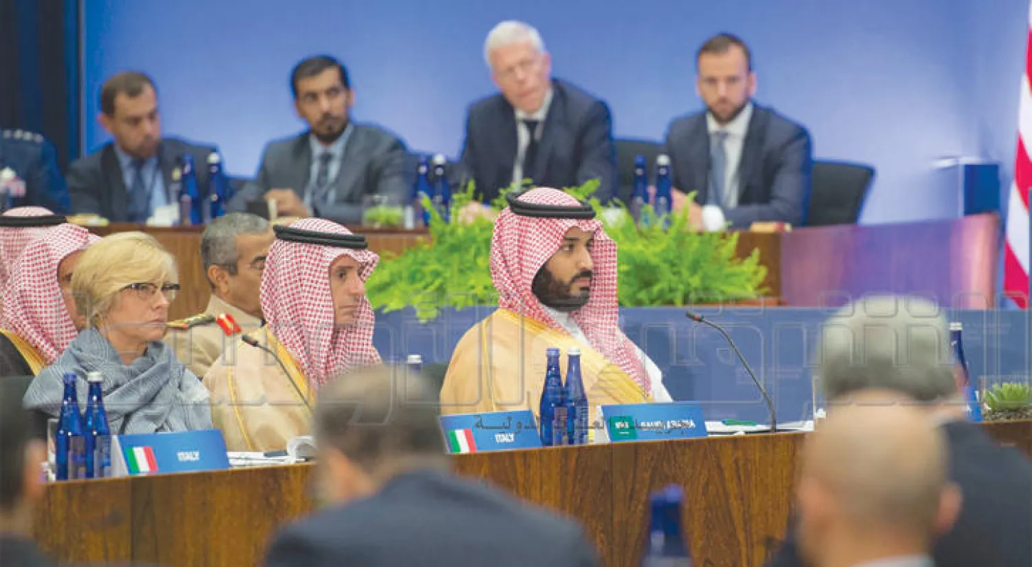 ولي ولي العهد السعودي خلال اجتماع وزراء الخارجية والدفاع بدول «التحالف الدولي» في مقر الخارجية الأميركية بواشنطن أمس (تصوير: بندر الجلعود)