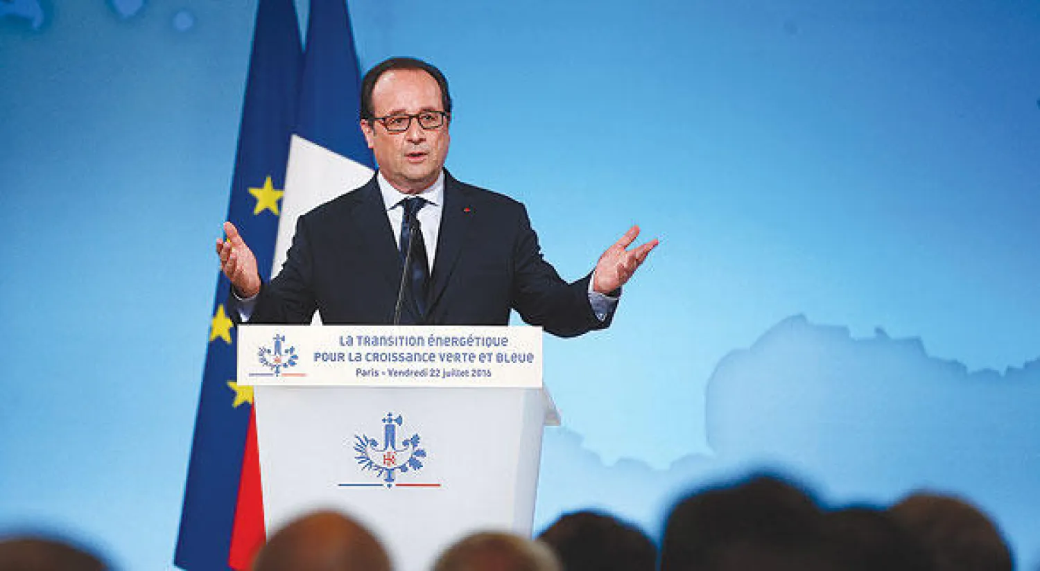 الرئيس الفرنسي فرانسوا هولاند أكد في خطابه في قصر الإليزيه أمس أن «التهديد الإرهابي سيدوم» وأنه «يتعين على فرنسا أن تدافع عن نفسها» (رويترز)