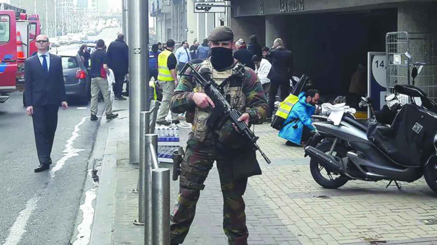 انتشار أمني في العاصمة البلجيكية عقب هجمات 22 مارس الإرهابية التي ضربت مطارًا ومحطة قطارات أنفاق («الشرق الأوسط»)