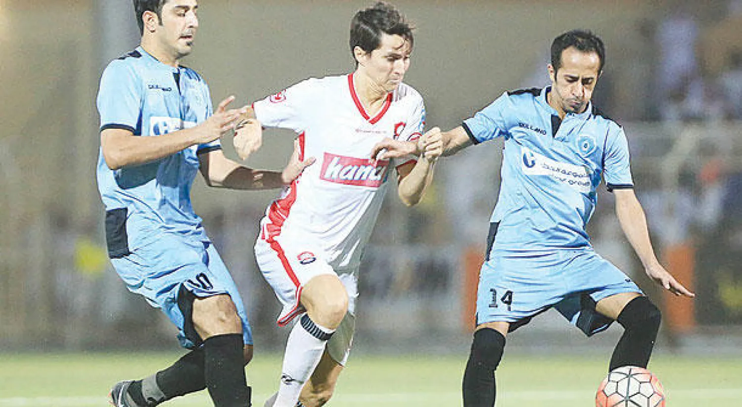 البرقان أكد أن الباطن أو العروبة لن يواجها صعوبة في تسجيل لاعبيهما حال صعود أحدهما لـ«المحترفين» (تصوير: سعد العنزي)