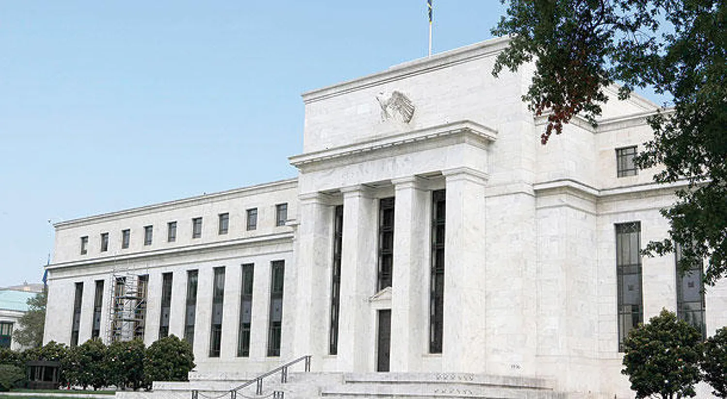 بدأ اقتصاديو {وول ستريت} عملية تغيير توقعاتهم لرفع أسعار الفائدة الأميركية منذ الثالث والعشرين من يونيو الماضي  (رويترز)