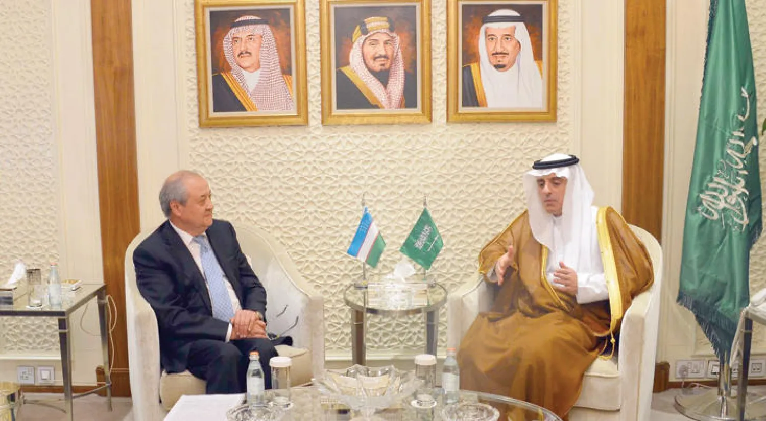 عادل الجبير وزير الخارجية السعودي لدى استقباله نظيره الأوزبكي في الرياض أمس (واس)