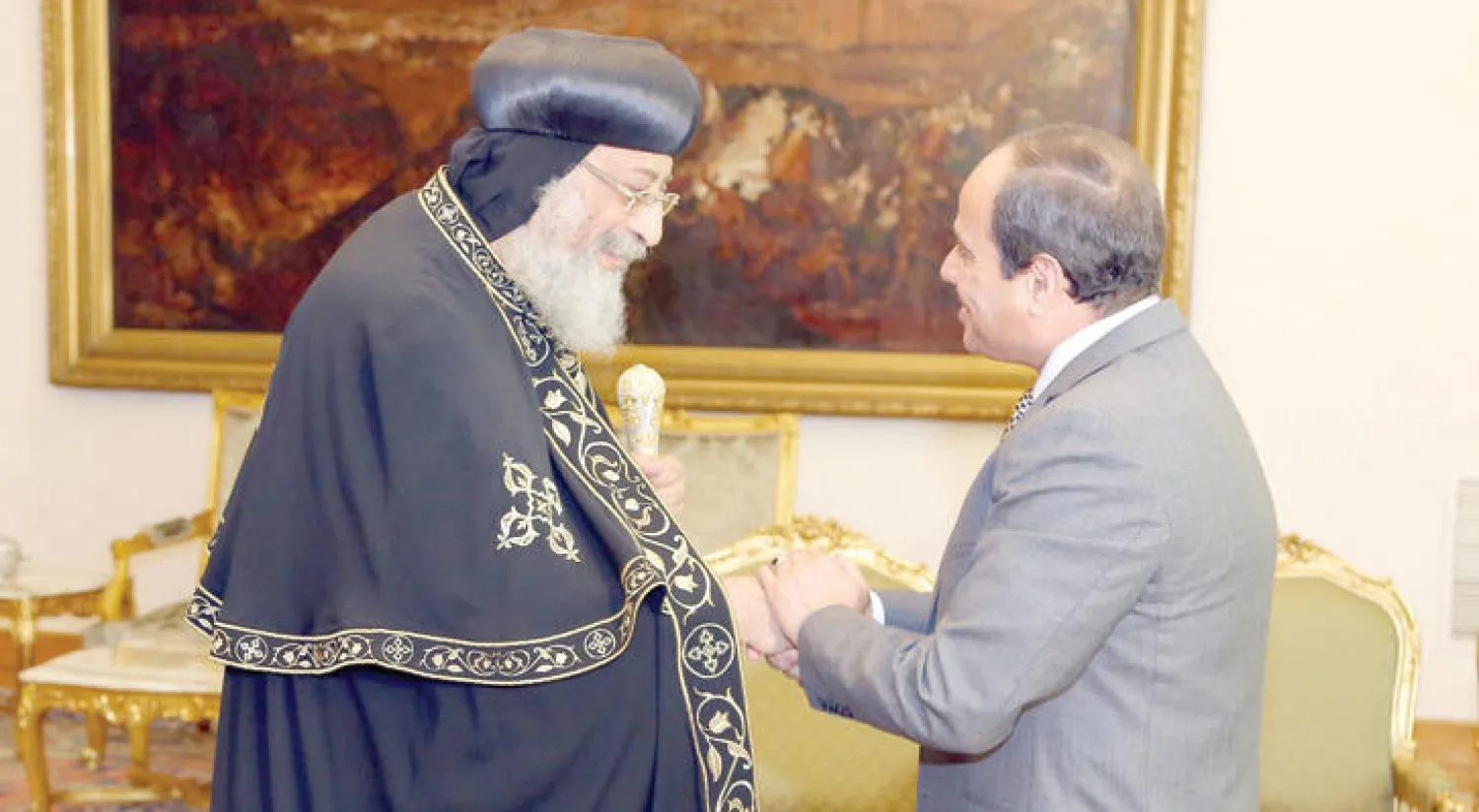الرئيس السيسي خلال لقائه البابا تواضروس الثاني وعددًا من القيادات الكنسية (رويترز)