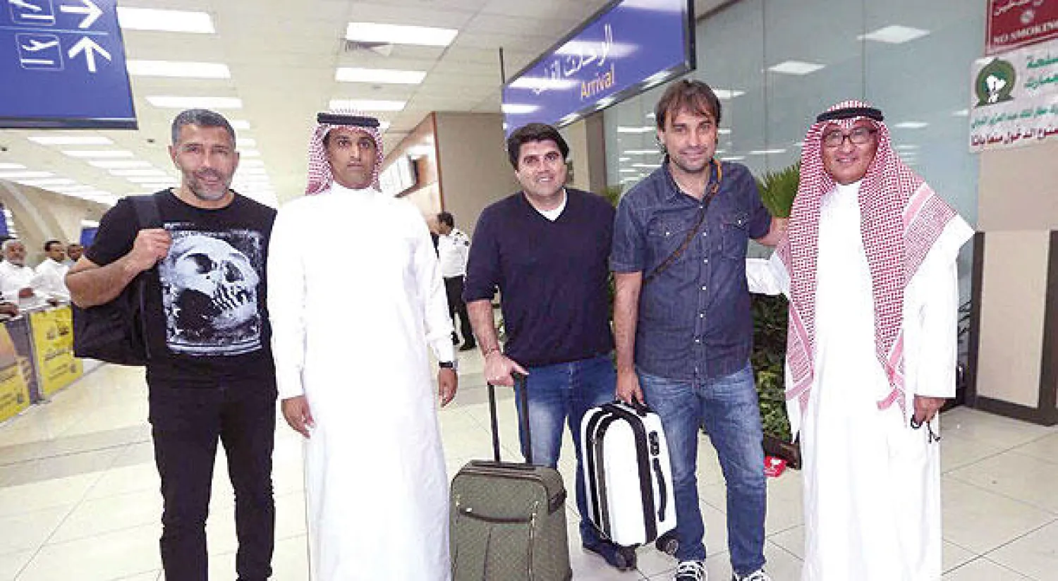 جانب من وصول مدرب الاتحاد أمس (تصوير: المركز الإعلامي بنادي الاتحاد)