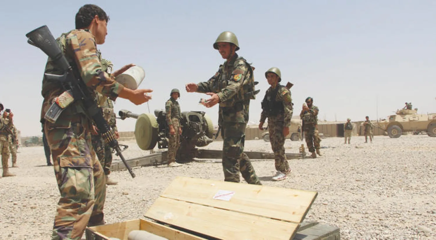 القوات الأفغانية تتمركز في سانجين بولاية هلمند حيث يتردد مقتل 30 عنصرا من طالبان أمس (إ.ب.أ)