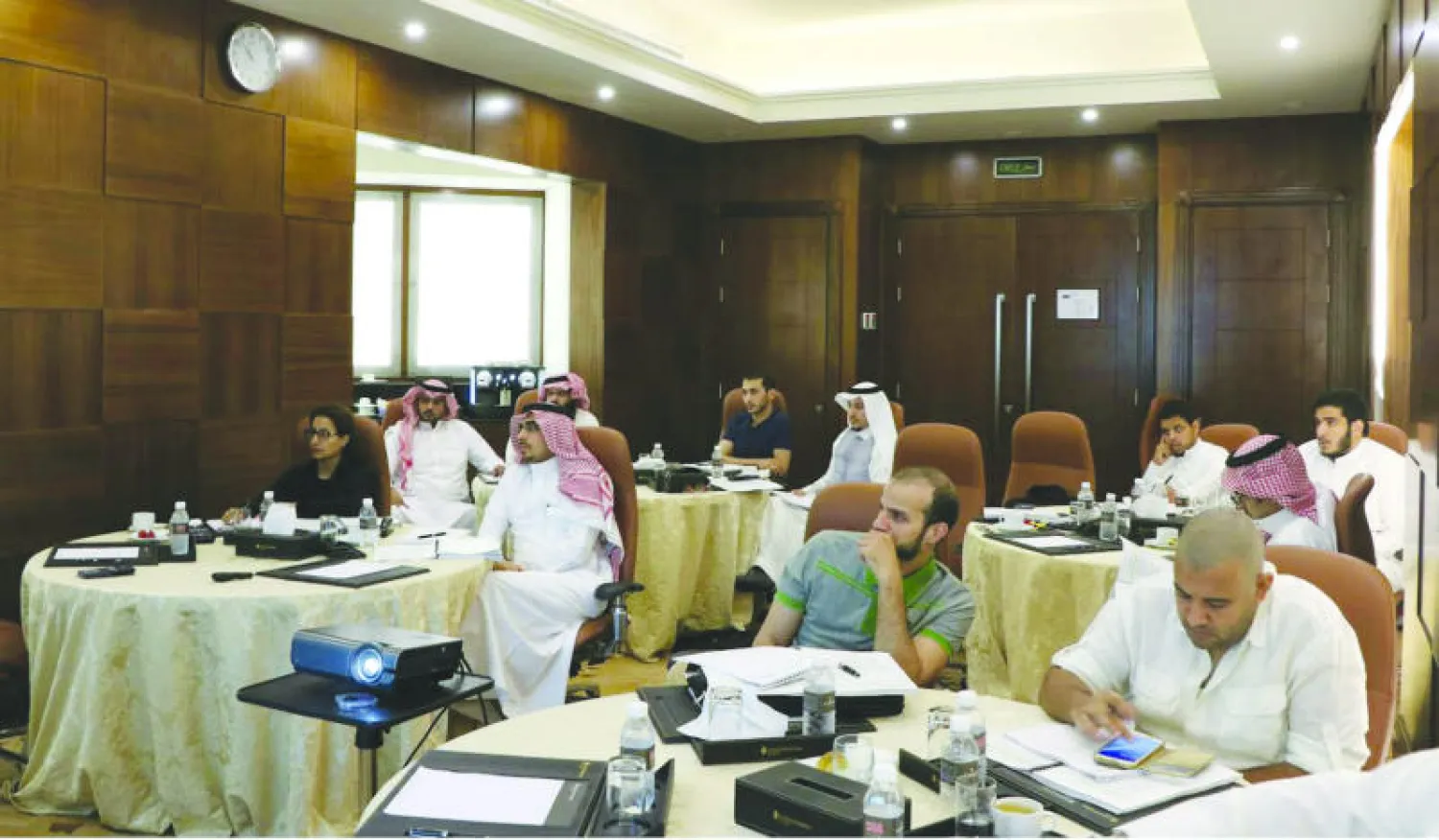 جانب من الدورة التدريبية لرفع كفاءة الطاقة في مدينة جدة («الشرق الأوسط»)