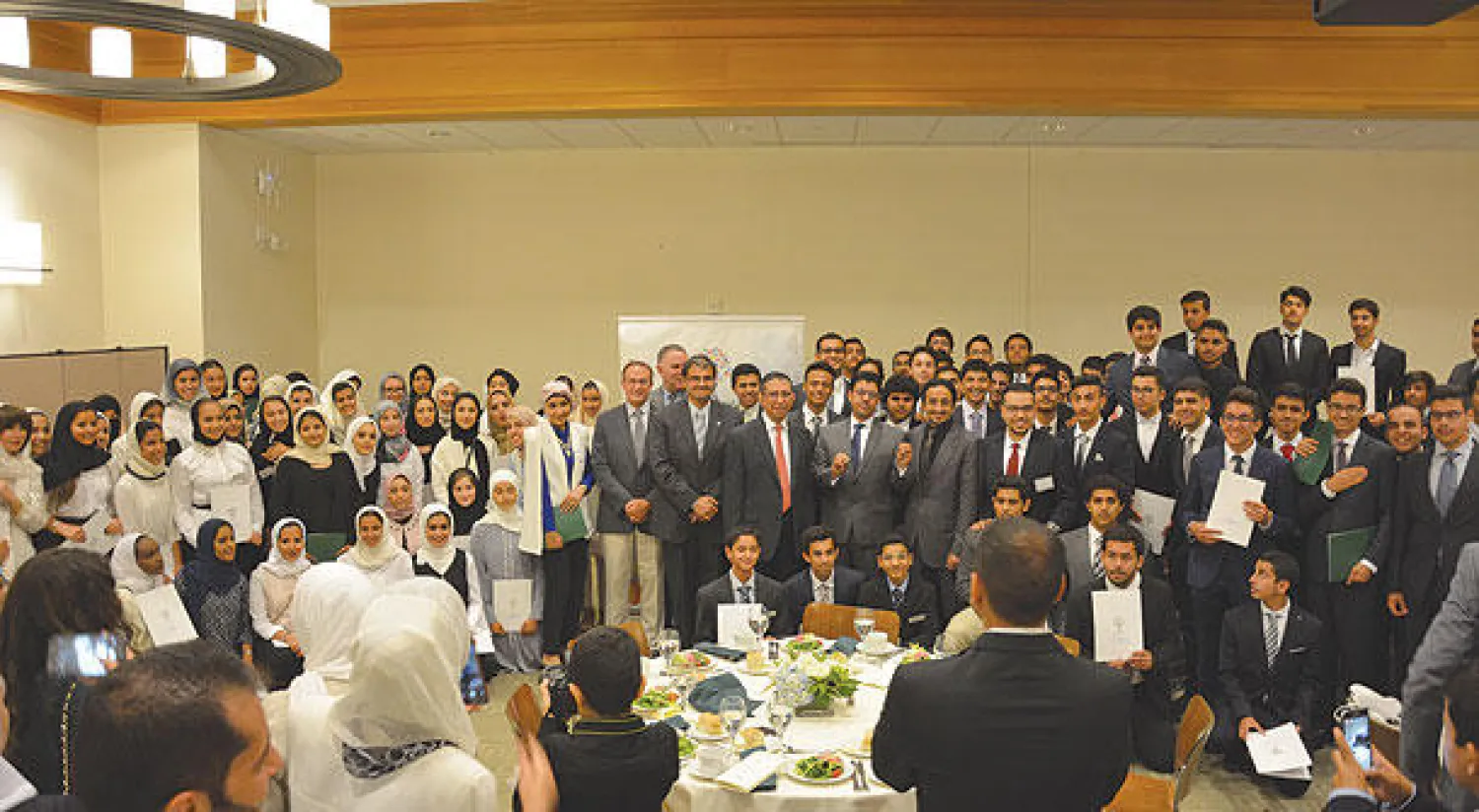 لقطة تذكارية للمشاركين السعوديين في الدورة («الشرق الأوسط»)