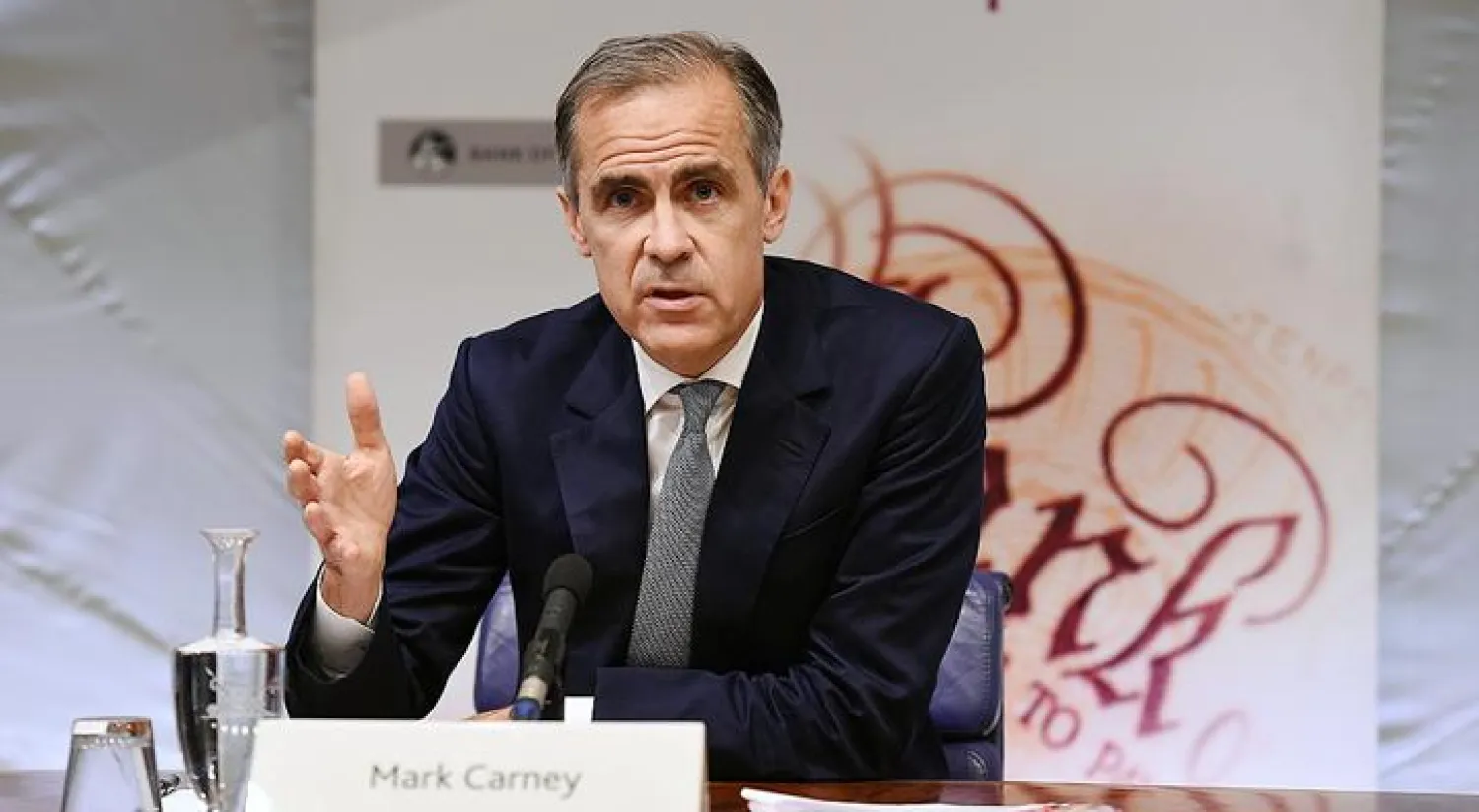 «المركزي» البريطاني يخفض أسعار فائدة الإقراض لـ 0.25 في المائة