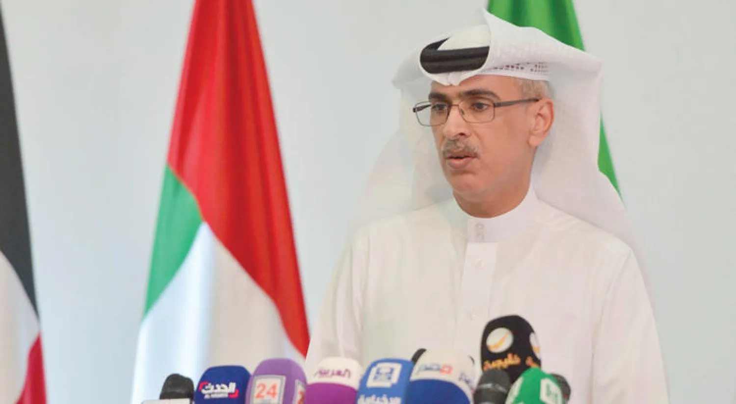 المنصور خلال المؤتمر الصحافي في الرياض أمس («الشرق الأوسط»)