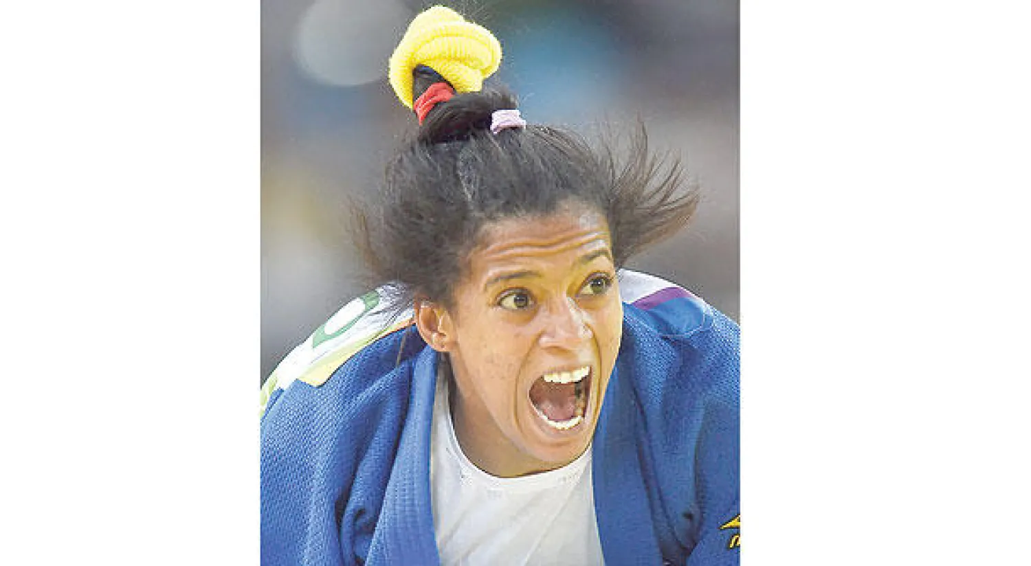 الكوبية داياريس تحتفل بفوزها على البرازيلية مينيزيس (إ.ب.أ)