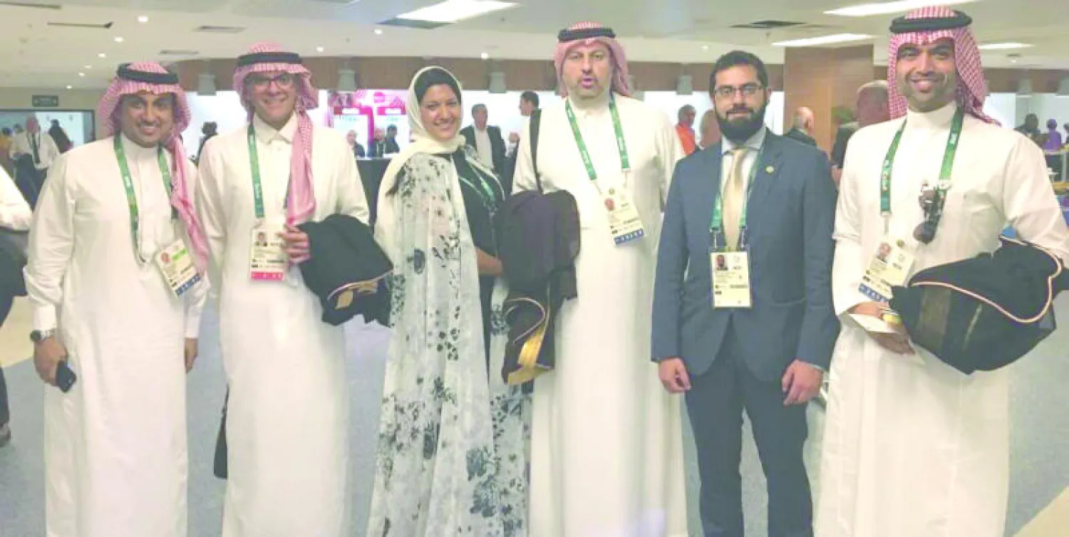 الأمير عبد الله بن مساعد وإلى جانبه الأميرة ريمة بنت بندر وأعضاء الوفد السعودي في أولمبياد البرازيل أمس («الشرق الأوسط»)