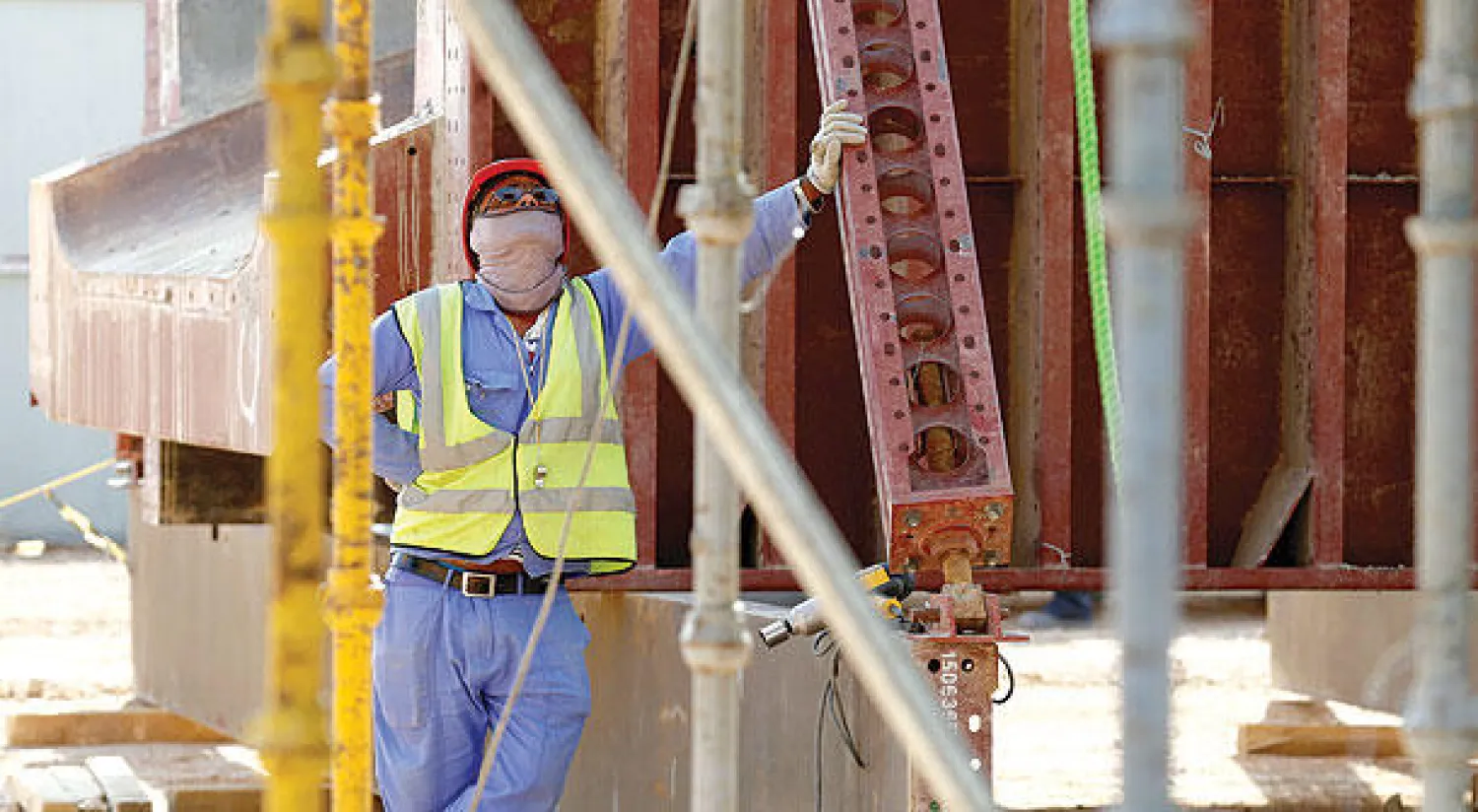 تعاني معظم شركات المقاولات في السعودية حاليًا من عدم وجود وفرة مالية تساعدها على تنفيذ مزيد من المشاريع ({الشرق الأوسط})