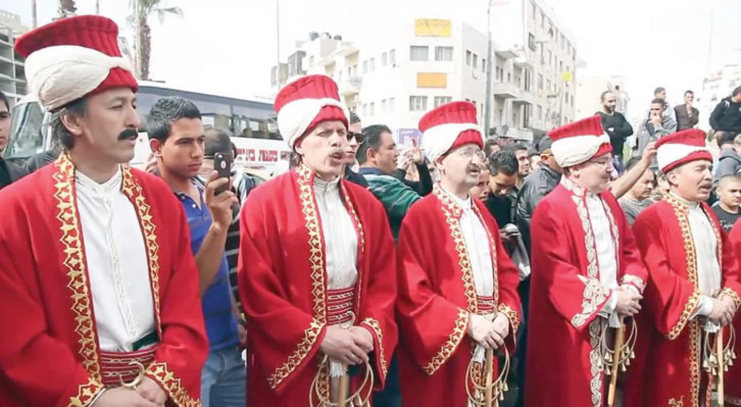 فرق «المهتر» أقدم فرق الموسيقى العسكرية في العالم.. التي كانت جزءًا أساسيًا من الجيش في زمن الدولة العثمانية («الشرق الأوسط»)