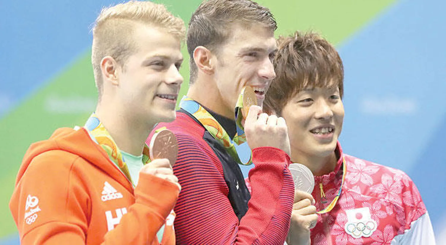 فيلبس (وسط) انتزع ذهبية 200 متر فراشة (أ.ب)