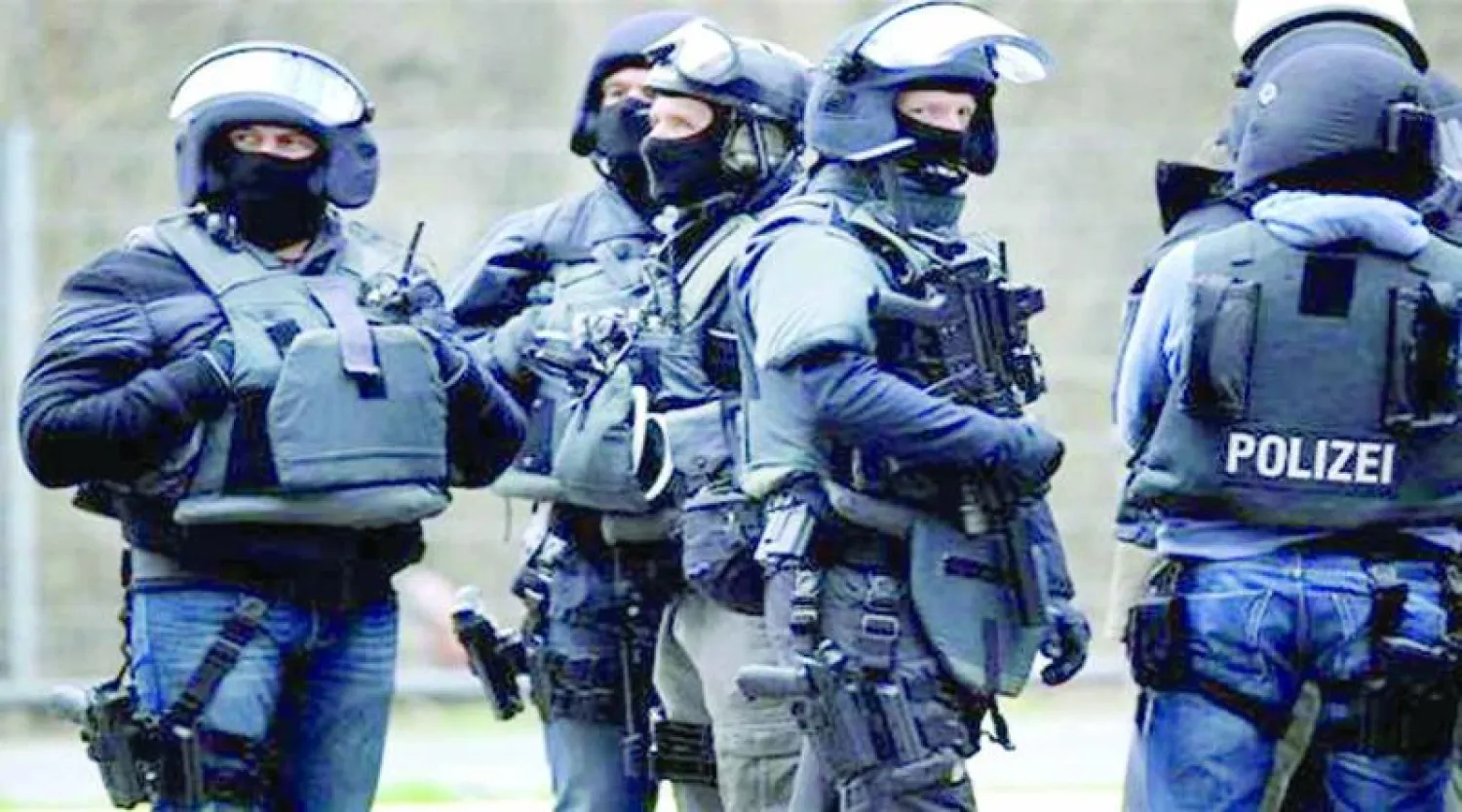 عناصر من الشرطة الأوروبية في اليونان (أرشيف)