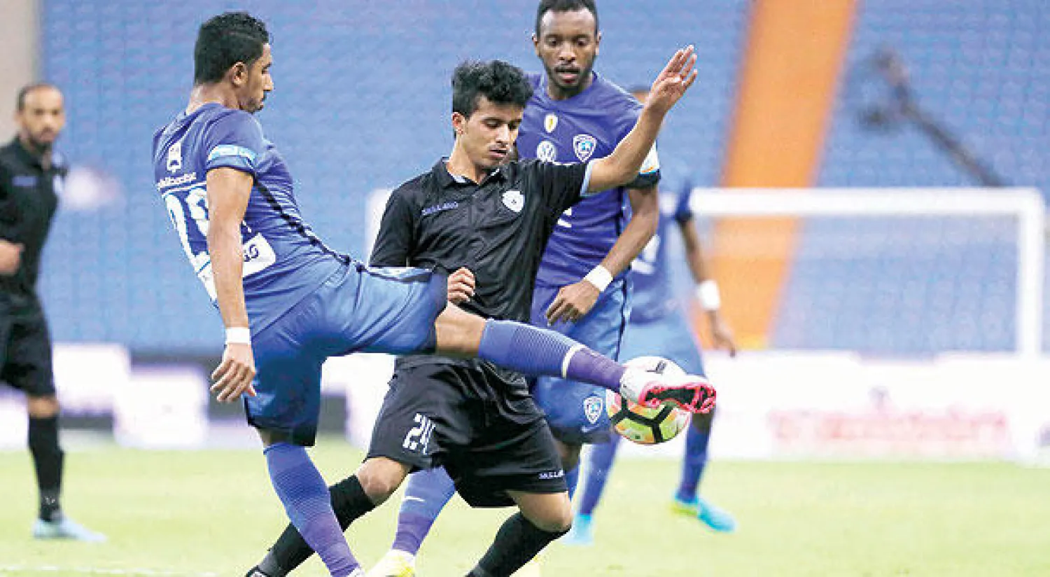من مباراة الهلال الأخيرة أمام الباطن (تصوير: علي العريفي)