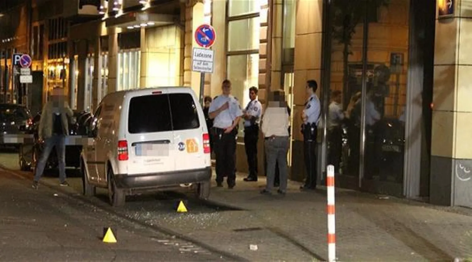 عناصر من الشرطة الألمانية في موقع الحادث