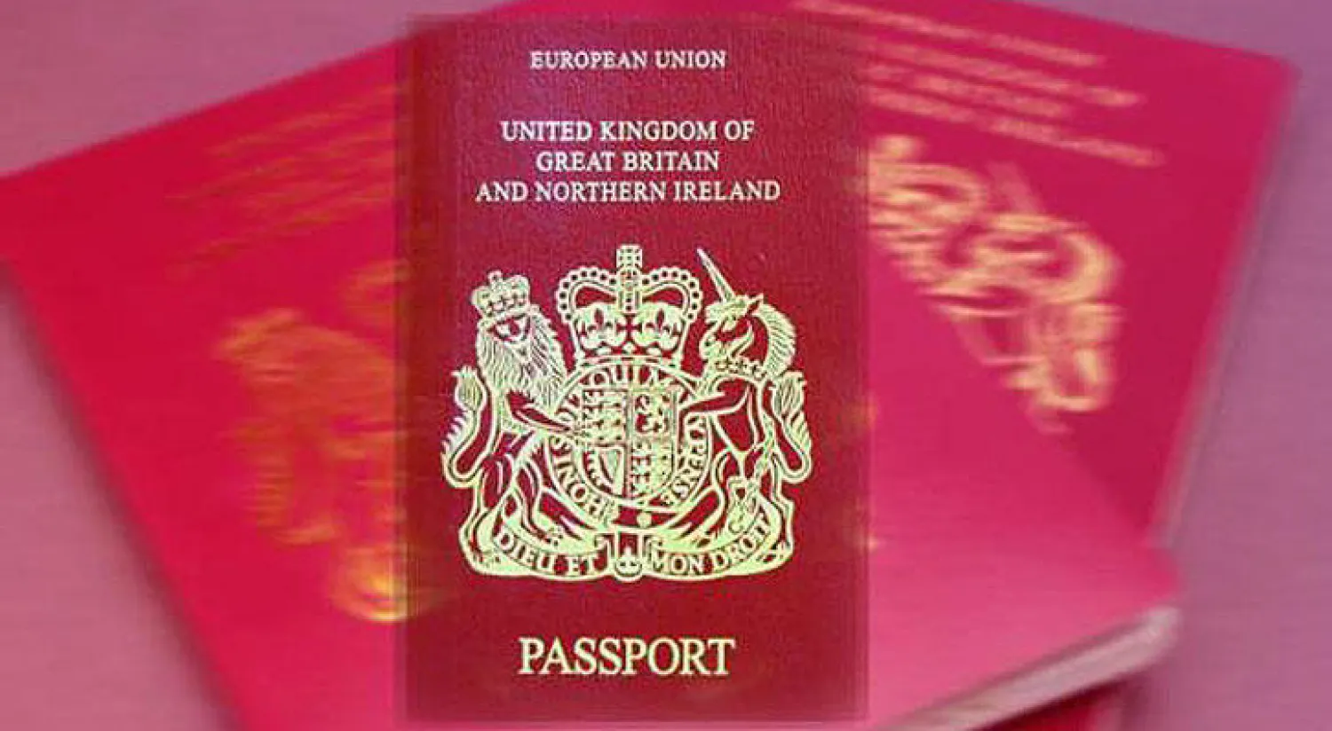 بريطانيون يسعون لنيل جواز سفر «الأوروبي» قبل خروج بلادهم منه