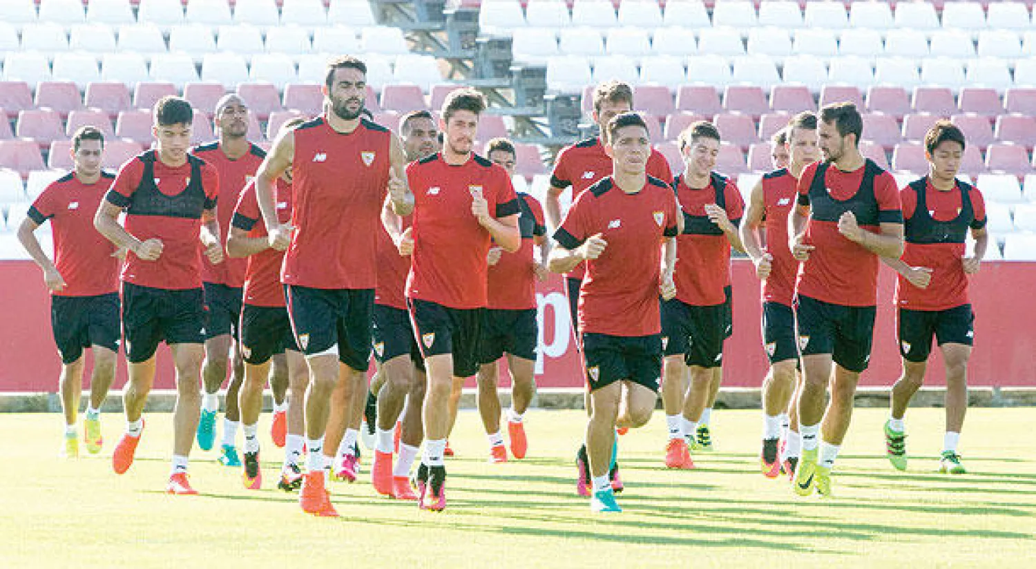 إشبيلية يتطلع لتعويض هزيمته في مباراة الذهاب (إ.ب.أ)