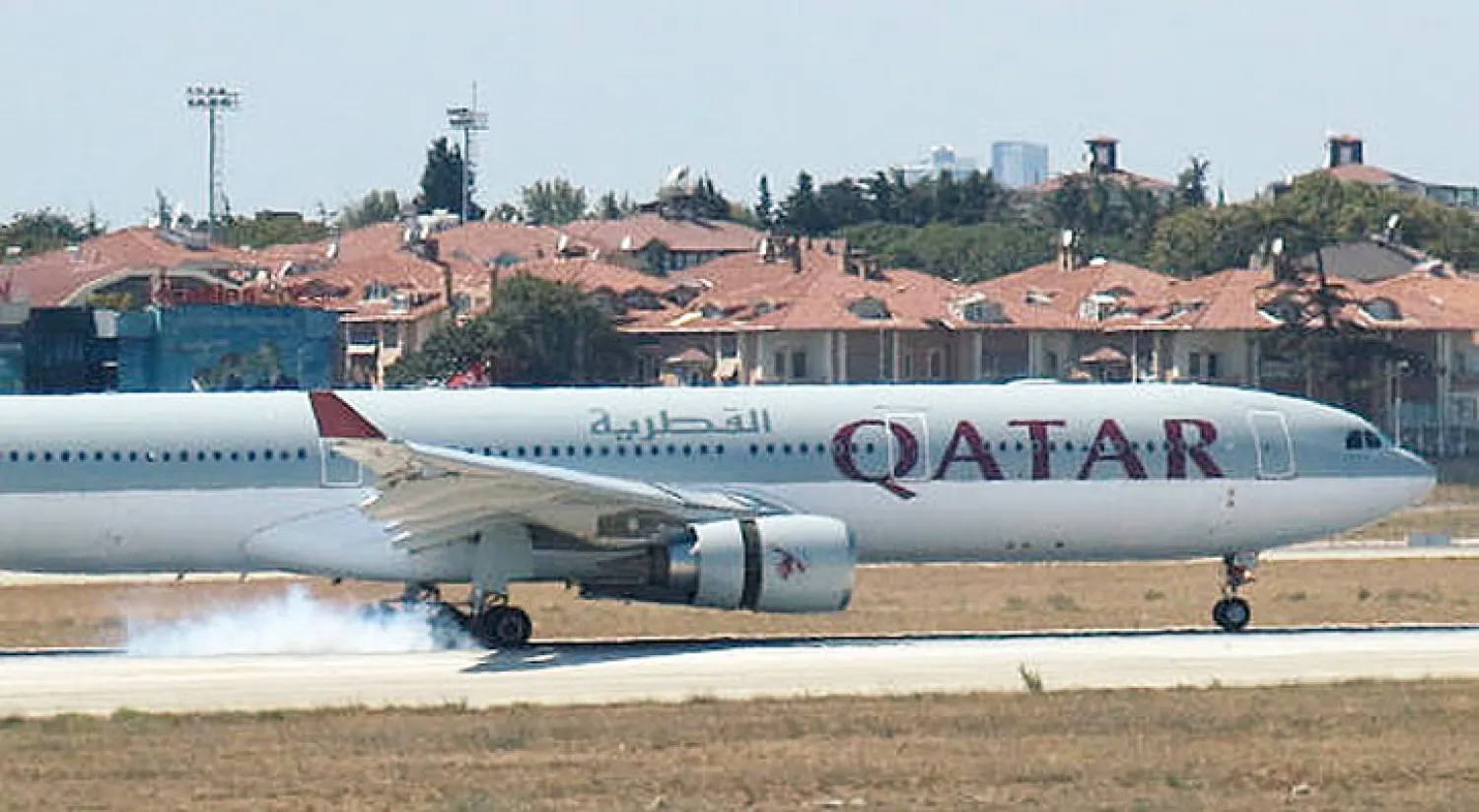 هبوط اضطراري لطائرة ركاب قطرية في مطار أتاتورك بإسطنبول بسبب طائر