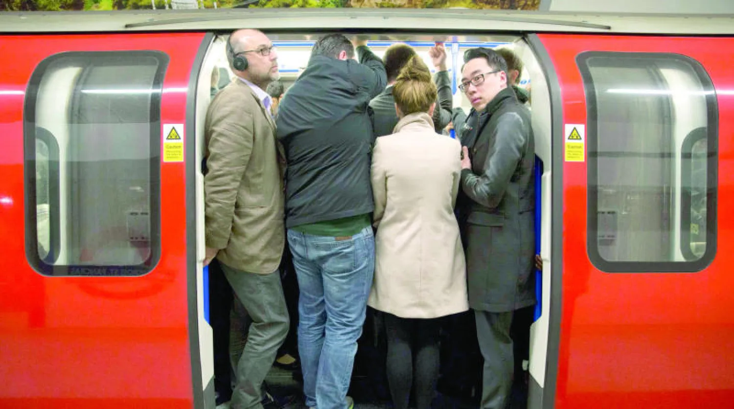 لندن تسير أول خدمة قطارات مترو أنفاق ليلية