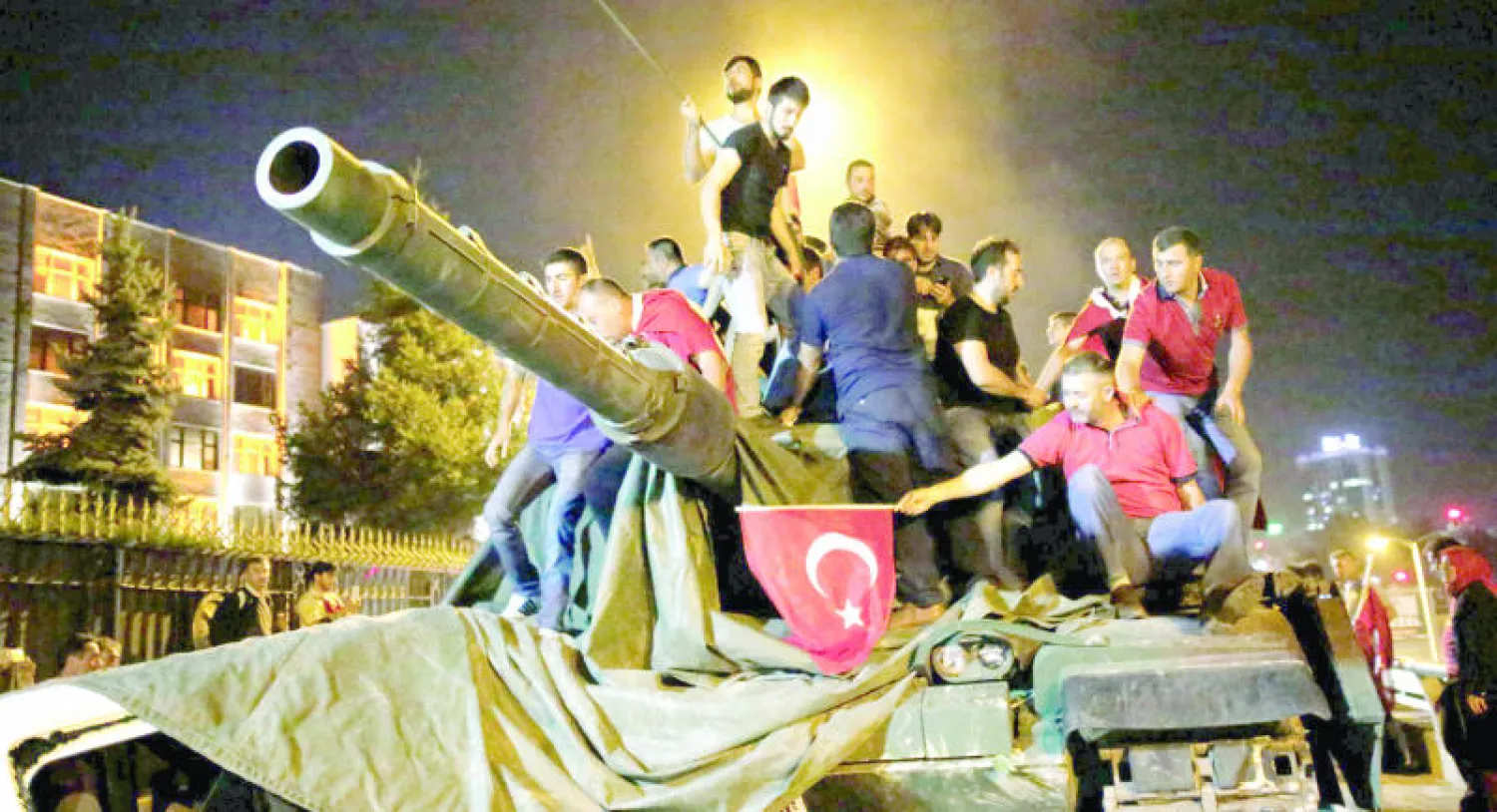 عقب محاولة الانقلاب العسكري الفاشلة طالبت أنقرة المستشارة أنغيلا ميركل وقادة أوروبيين آخرين بعدم التردد في السفر إلى تركيا (رويترز)