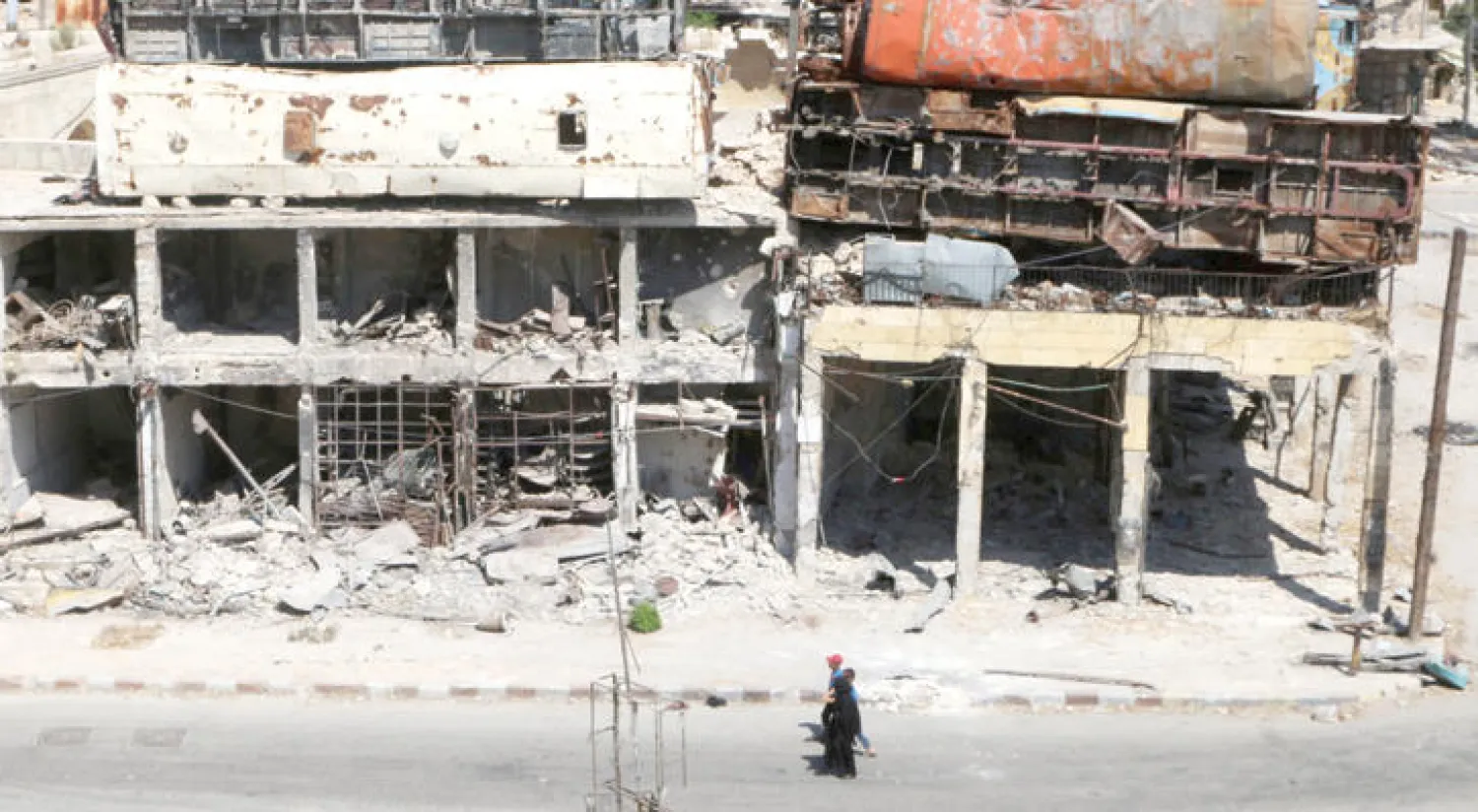 جانب من الدمار في باب الحديد في إحدى ضواحي مدينة حلب (رويترز)