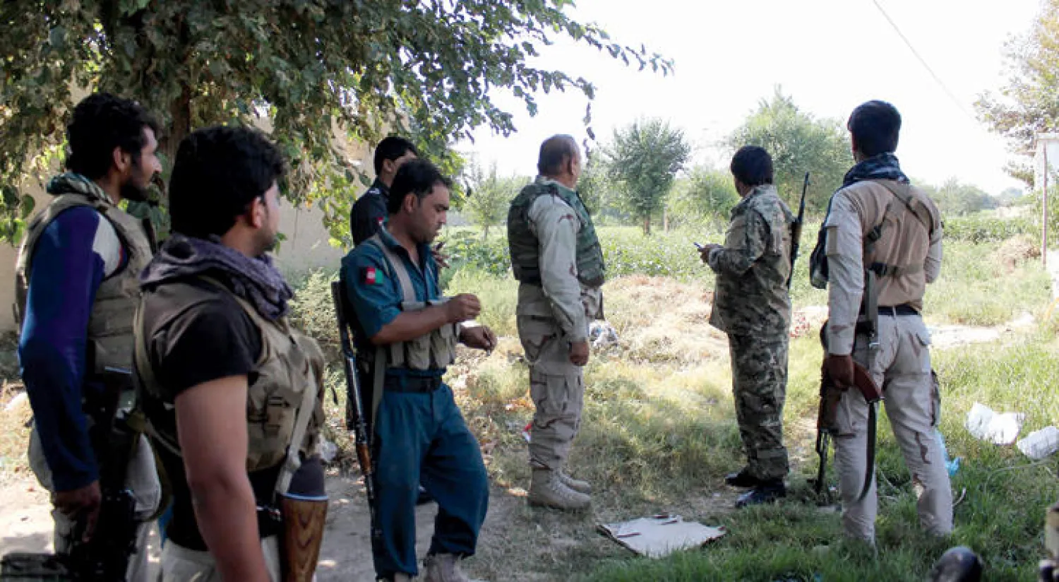 قوات الأمن الأفغانية استعادت مدينة خان آباد القريبة من قندوز من سيطرة «طالبان» أمس (أ.ف.ب)