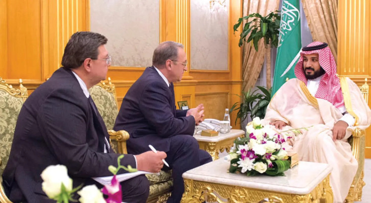 ولي ولي العهد يبحث قضايا المنطقة مع مبعوث الرئيس الروسي