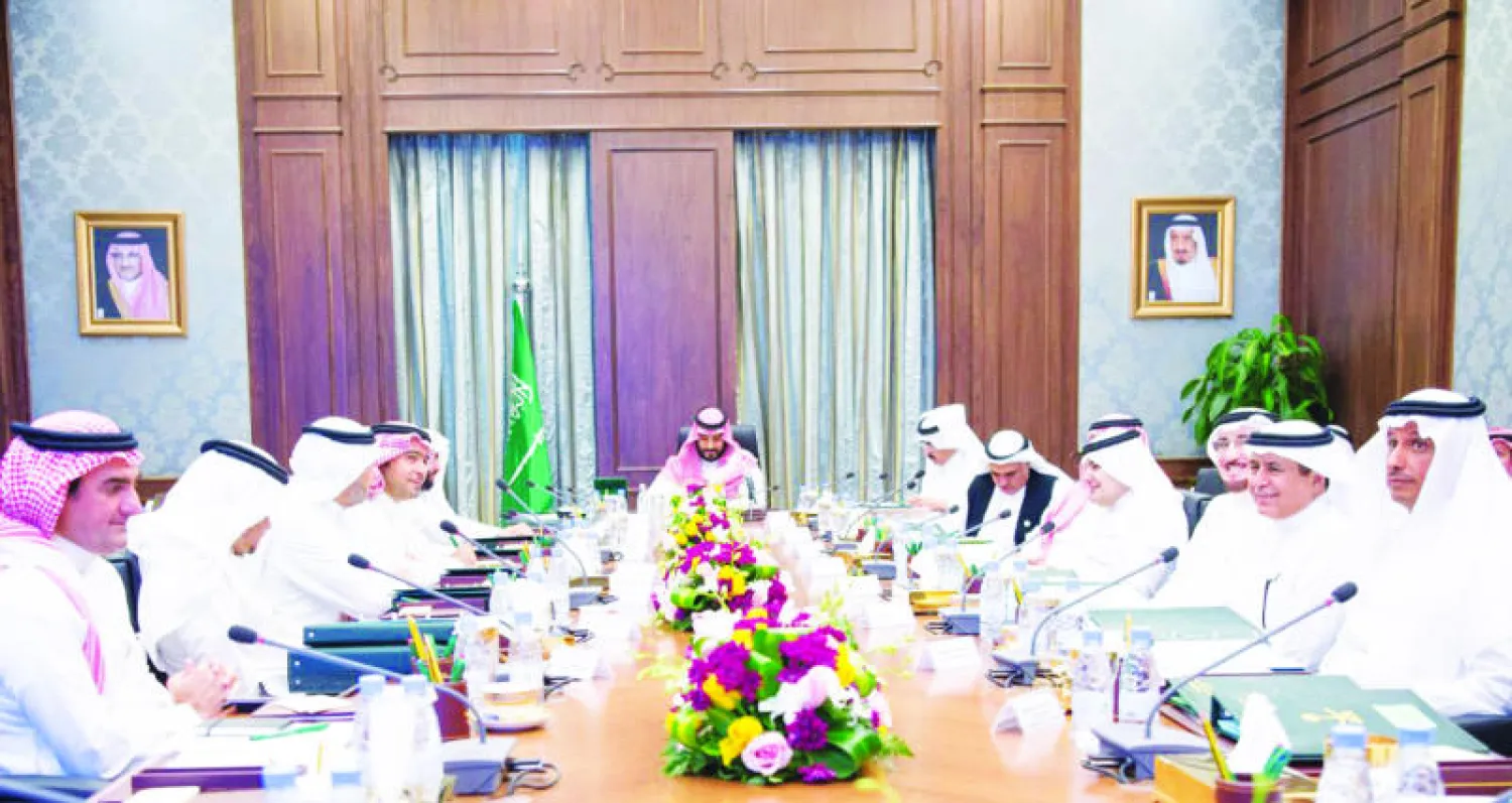 الأمير محمد بن سلمان ولي ولي العهد السعودي لدى ترؤسه اجتماع مجلس الشؤون الاقتصادية والتنمية في قصر السلام بجدة أمس (واس)