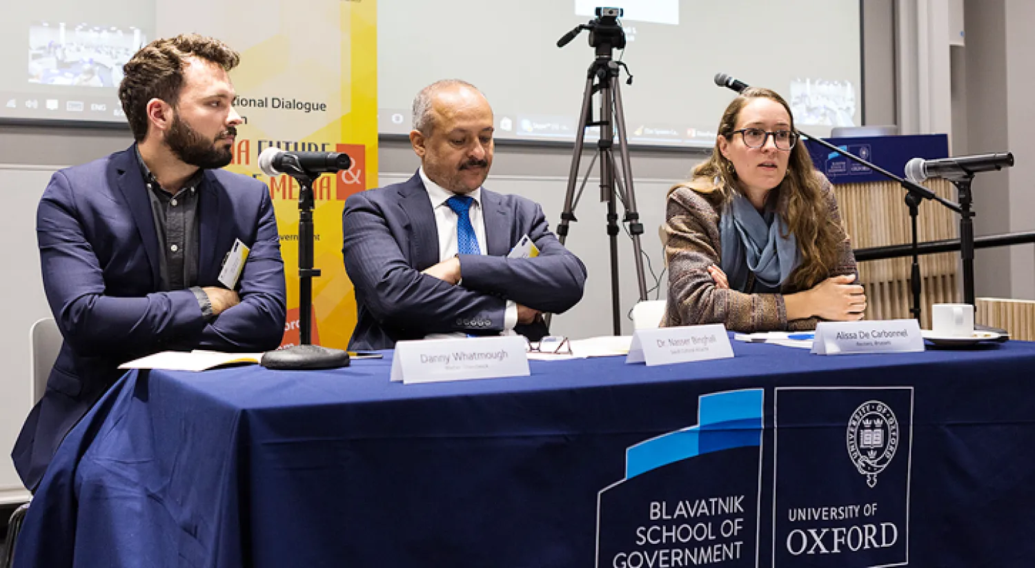 أليسا دي كاربونيل مراسلة رويترز و داني واتموغ رئيس التواصل في ويبر شاندويك في الجلسة الثانية من منتدى الإعلام (تصوير: جيمس حنا)