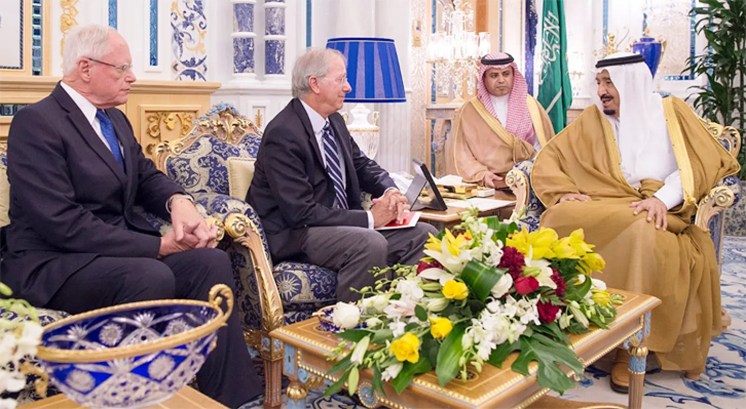 خادم الحرمين الشريفين يستقبل وفداً أميركياً من الحزبين الجمهوري والديمقراطي