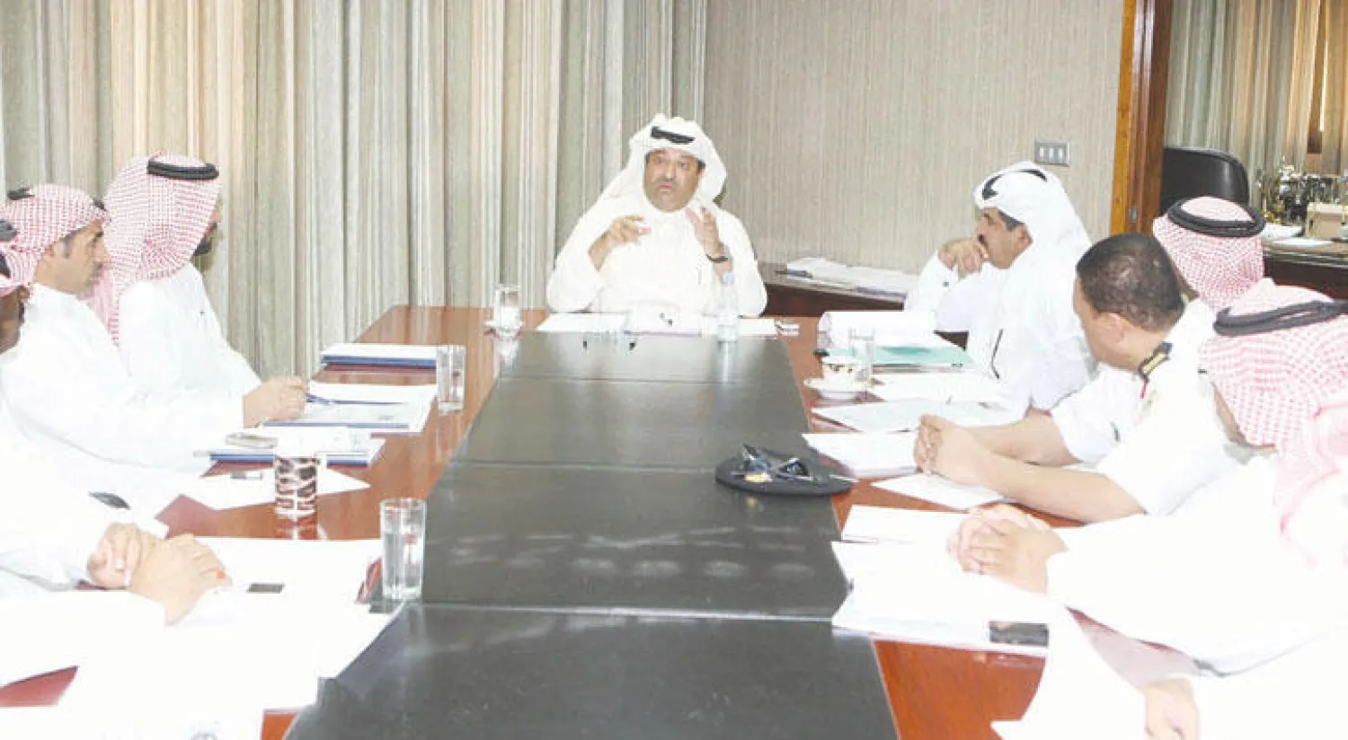 الأمير نواف بن محمد ({الشرق الأوسط})