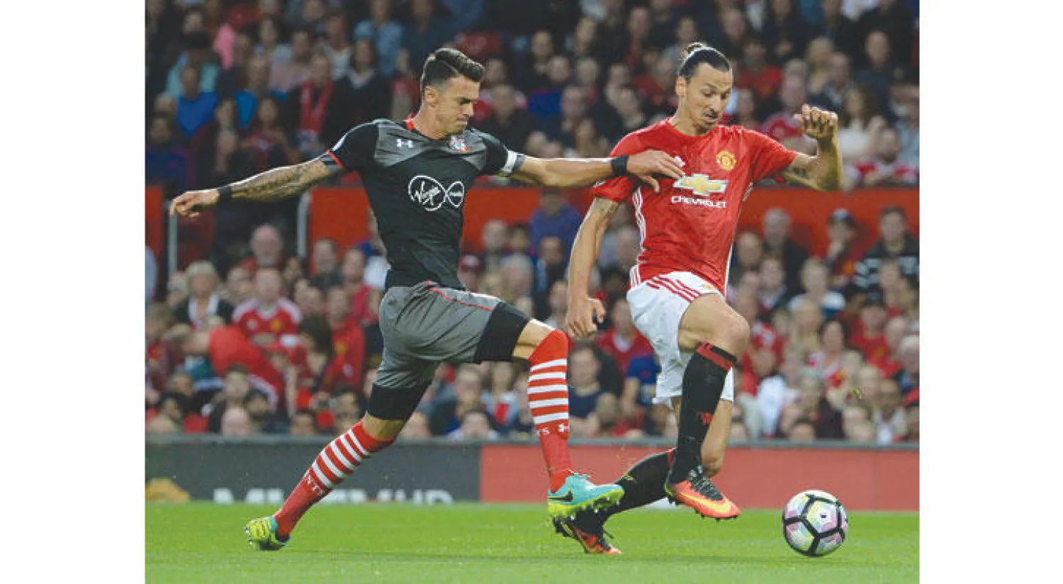 فونتي (يسار) لفت أنظار مورينهو عندما تألق أمام يونايتد الأسبوع الماضي (أ.ف.ب)