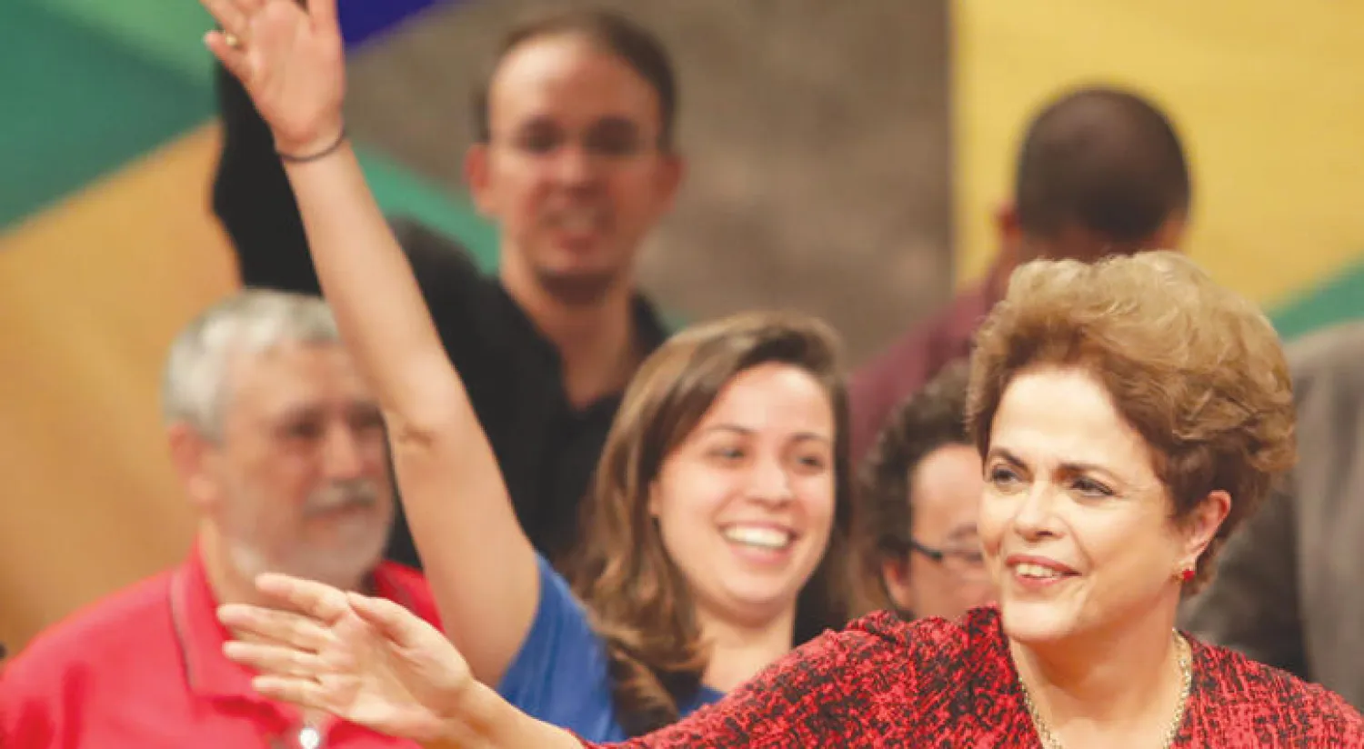 ديلما روسيف لدى حضورها مهرجانًا في برازيليا قبل يوم من بدء محاكمتها (أ.ب)