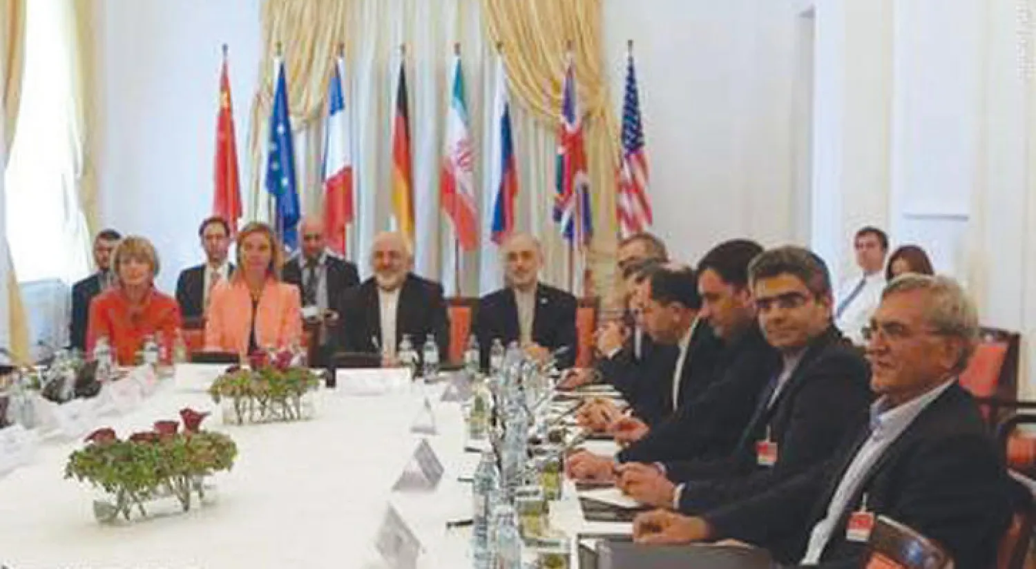 الفريق المفاوض النووي.. ويبدو عبد الرسول دري أصفهاني (يمين) (إرنا)