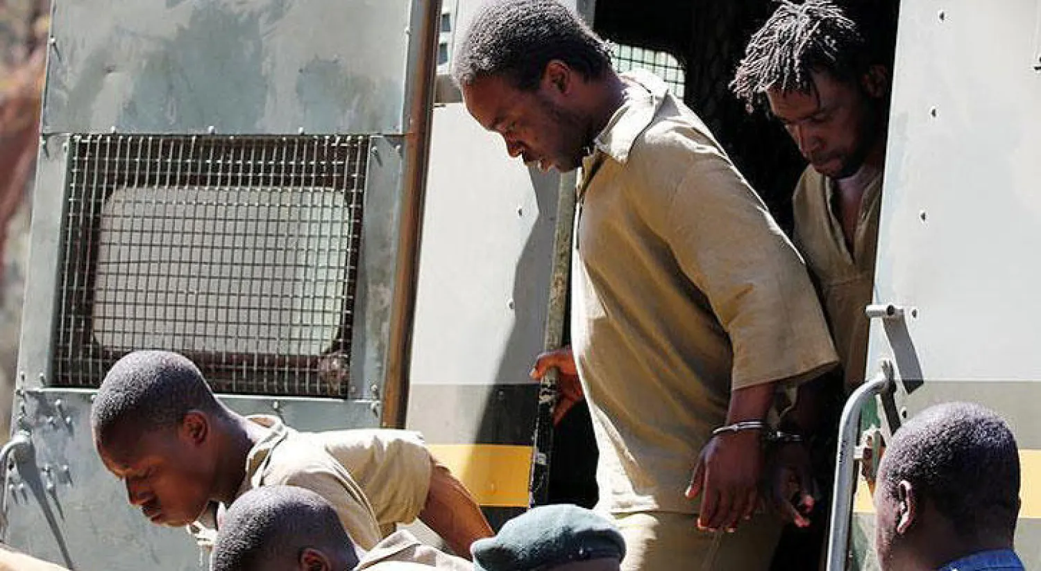 زيمبابوي: اتهام 68 شخصا بالعنف بعد احتجاجات.. ورفض الإفراج بكفالة عن ناشط