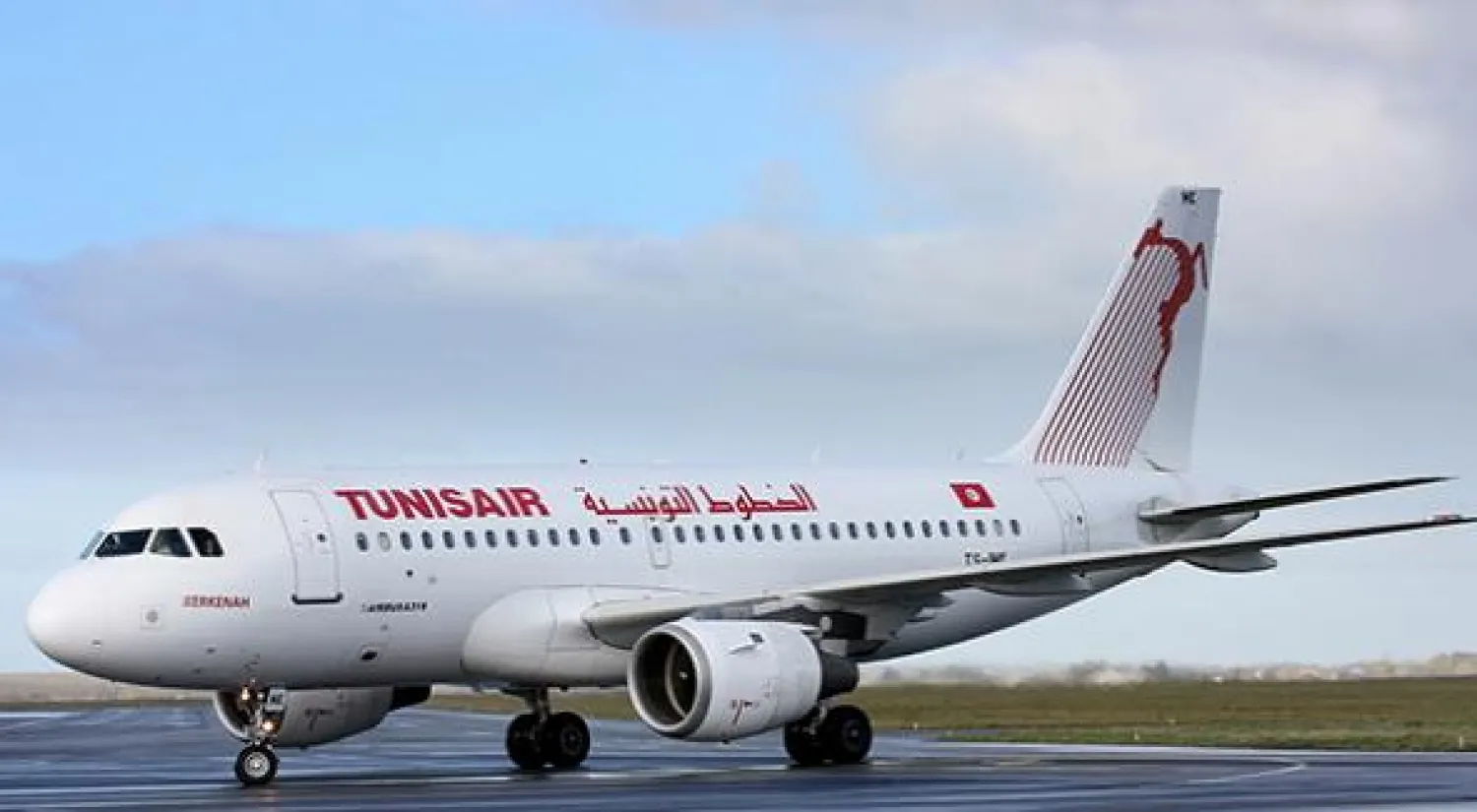 الخطوط التونسية تعتزم تسريح ألف موظف لخفض الإنفاق